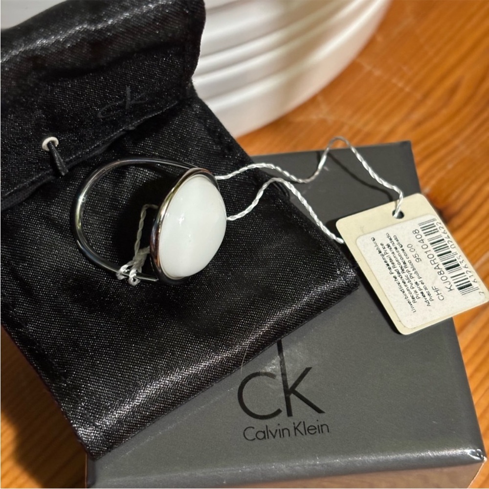 Calvin Klein- Round White Coral Stone Ring - Picture 6 of 7